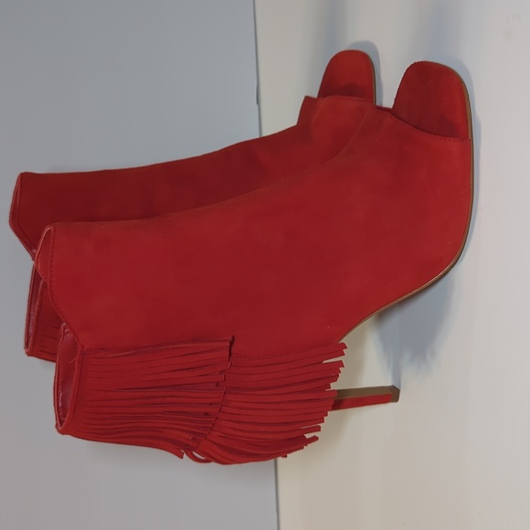 Vince Camuto Shoes - Vince Camuto Amenala Peep Toe Side Zip Bootie Size 8.5